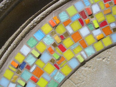 arched water fountain detail